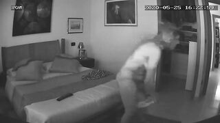 Moglie ancora vedo film porno e gode . spycam