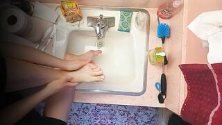 18 year old washing feet in sink