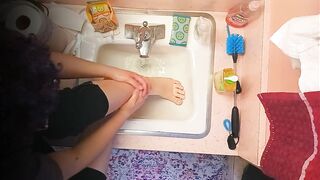 18 year old washing feet in sink