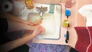 18 year old washing feet in sink