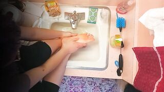 18 year old washing feet in sink