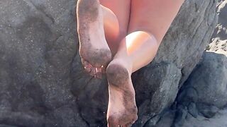 LittleFeet Plays On The Nudist Beach????????