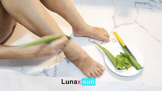 Watch my FEETS ! You jerk off and you cum NOW - Luna Daily Vlog - LunaxSun