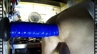 11_Anal_2024 Papy et le Gigantesque Dildo Bleu 420 x 100