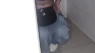 De compras con step mom Big ass latina, orina en el baño público y me cabalga real homemade