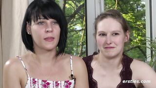 Ersties - Experimentierfreude mit Marie S und Nadine C beim Testen neuer Spielzeuge