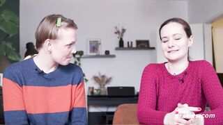 Ersties - Emma K & Sally B - lesbischer Fan hat Sex mit Pornoproduzent