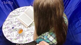 He Ymperceptibly Cum on Hair while a Girl Read a Book.