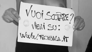 Spompina il figlio del vicino mentre il cornuto lavora