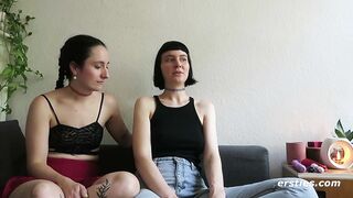 Ersties - Sex-positive lesbische Mädels amüsieren sich miteiander