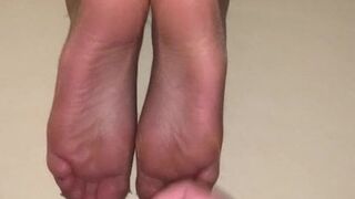 Cum on wifes soles in nylon pantyhose