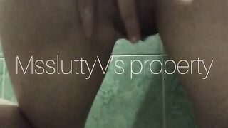 Mssluttyv Masturbating in the Bathroom