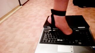 Notebook Crushing in High Heels