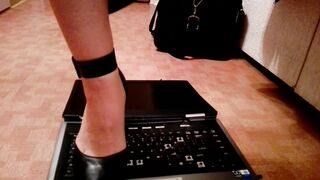 Notebook Crushing in High Heels