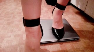 Notebook Crushing in High Heels