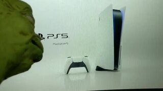 Yoda Reacts to the PS5 System Reveal!