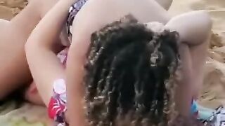 Lesbians Fuck Beach