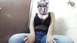 Hijab Arab Amateur MILF MOM Squirting Juicy Wet Creamy Pussy to Extreme Orgasm on Webcam NIQAB PORN