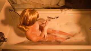 Naughty Bathtime - Squriting and Wet Pussy Play in the Bathtub