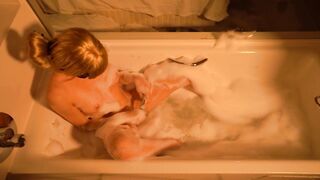 Naughty Bathtime - Squriting and Wet Pussy Play in the Bathtub