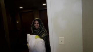 "hijab Room Service" فتاة مراهقة عربية Shy 18yo Arab Teen Maid Brings Extra Pillows and Gets Stuffed