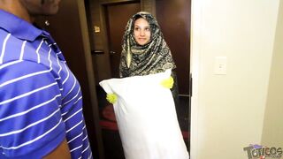 "hijab Room Service" فتاة مراهقة عربية Shy 18yo Arab Teen Maid Brings Extra Pillows and Gets Stuffed