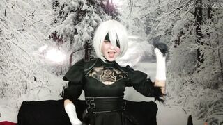 Nier Automata-2B plays with a whip