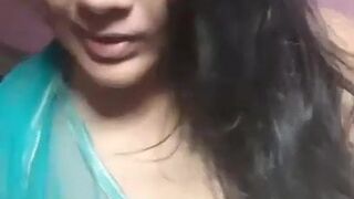 Tamil Sexy aunty tiktok showing boobs