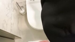 Party Stranger gives Blowjob in Club Toilet