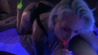 GORGEOUS SLUT SUCKS AND DEEPTHROATS COCK WITH GLOW LIPSTICK