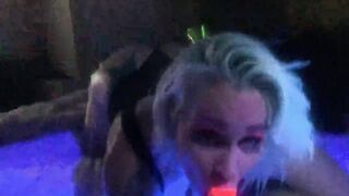 GORGEOUS SLUT SUCKS AND DEEPTHROATS COCK WITH GLOW LIPSTICK