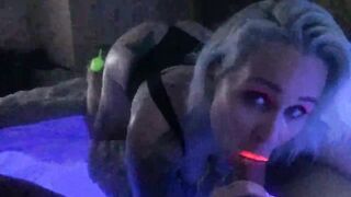 GORGEOUS SLUT SUCKS AND DEEPTHROATS COCK WITH GLOW LIPSTICK