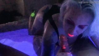 GORGEOUS SLUT SUCKS AND DEEPTHROATS COCK WITH GLOW LIPSTICK