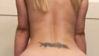 Amateur Couple Fucks Reverse Cowgirl with Creampie. Superb POV !dare not to Cum !!!