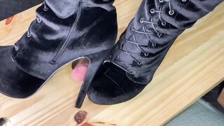 Feel my Boots Slave, Preview