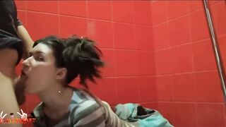 Slut Suck in Toilet