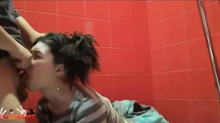 Slut Suck in Toilet