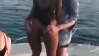 Super Model Emily Ratajkowski Shows off her Asshole