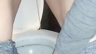 I'm Pissing from a Hairy Pussy