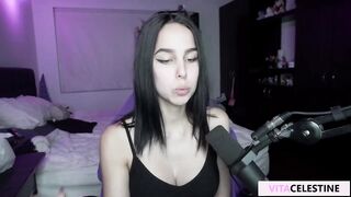 Gamer Girl just goes Wild on a Twitch Stream and Show her Perfect Ass just for You!