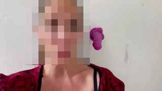 FK2 - Hot milf offers hard fuck to the delivery guy