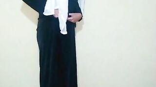 Busty chechen girl in hijab gets fun and bursts a balloons with high heels