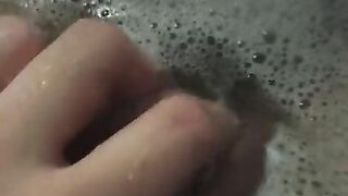 Come masturbate with me in a hot bubble bath