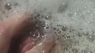 Come masturbate with me in a hot bubble bath