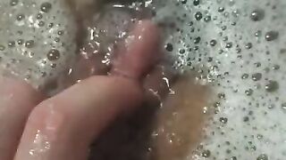 Come masturbate with me in a hot bubble bath