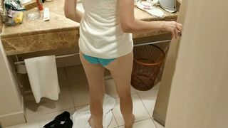 StepSister Suddenly Came to the Shower and Gave a Blowjob