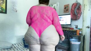 Just a slutty SSBBW craving your attention to watch me and look at my curvy body