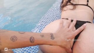 Pool Party - Naughty hottie giving blowjob in the pool ????