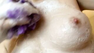 Cum see me shower while soap drips down my titties and pussy