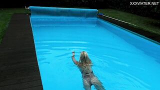 Yet Emily Ross astonishes again underwater